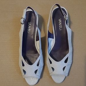 NWOT Vaneli metallic grey leather slingback